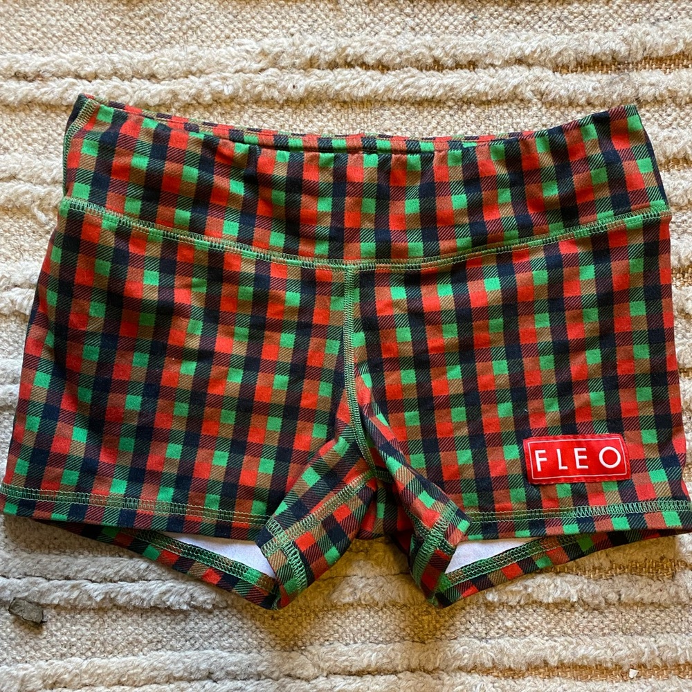 Fleo holiday shorts